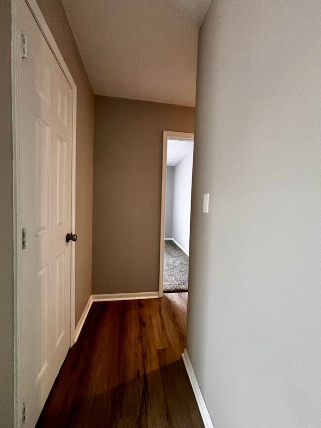 Building Photo - Newly Renovated 2 bedroom in Englewood!