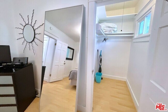 Building Photo - 8655 Clifton Wy