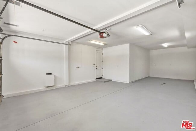 Building Photo - 1633 Voorhees Ave