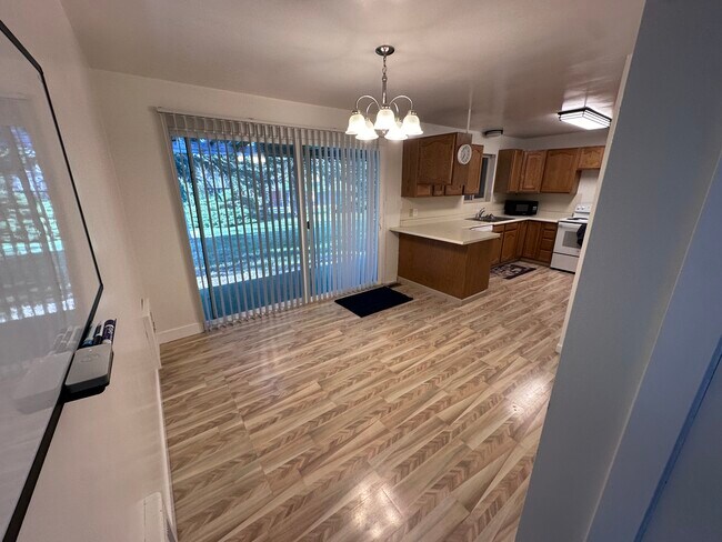 Building Photo - 94 Yale St