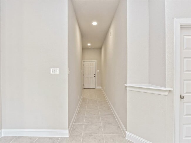 Building Photo - 8116 Bronco Ln