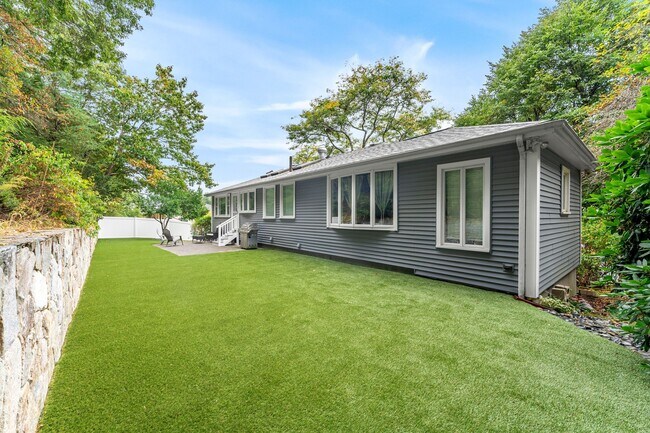 Building Photo - 35 Lanewood Ave