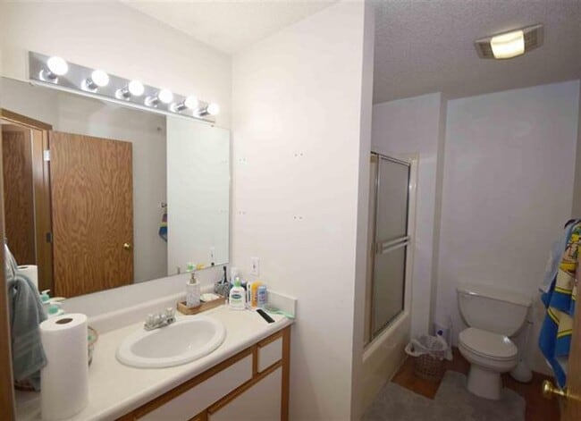 Building Photo - AUGUST 1ST, 2026.  2 Bedroom condominium on Iowa City West Side