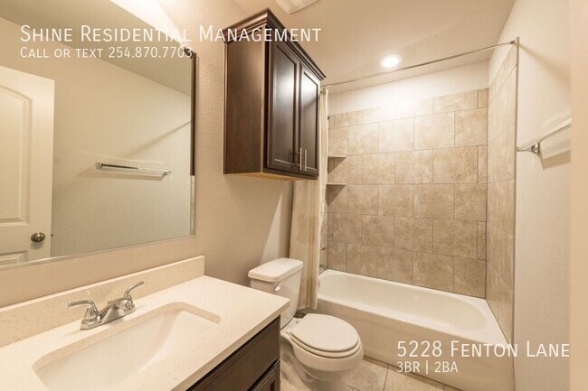Building Photo - 5228 Fenton Ln