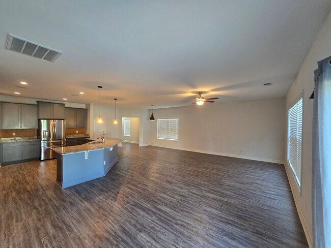 Building Photo - Beautiful home in popular Heritage Bay - F...