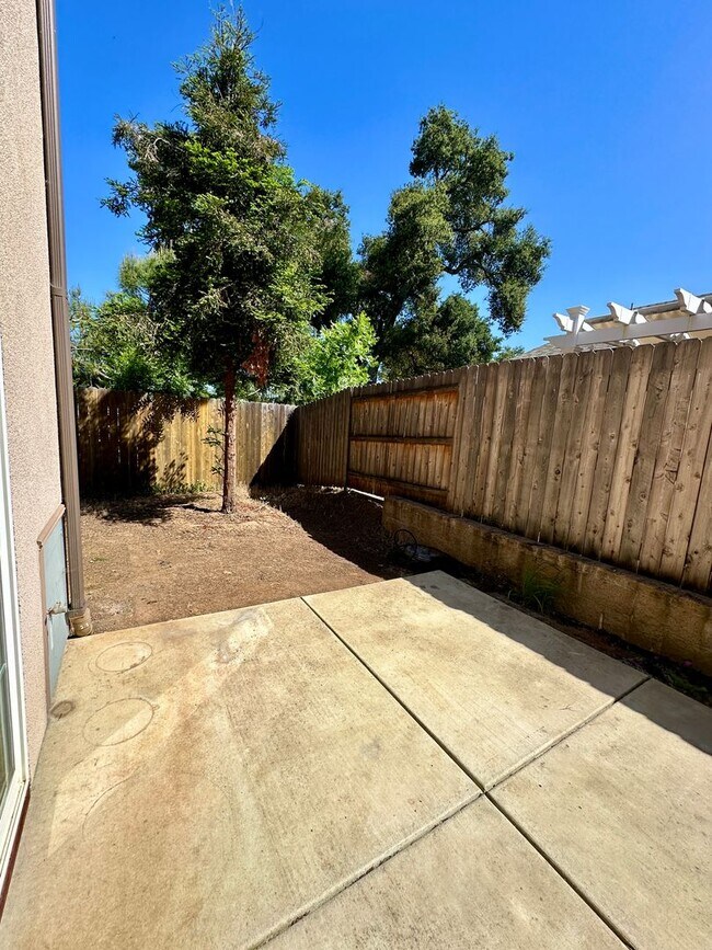 Building Photo - 1154 Galeria Cir