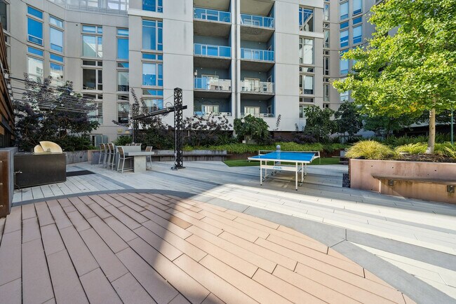 Building Photo - 185 Channel St