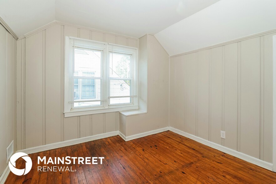 Building Photo - 2112 McCloskey Ave