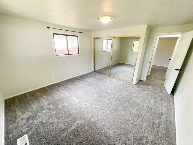 Building Photo - 3 Bedroom, 2 bath house in Moyina Heights