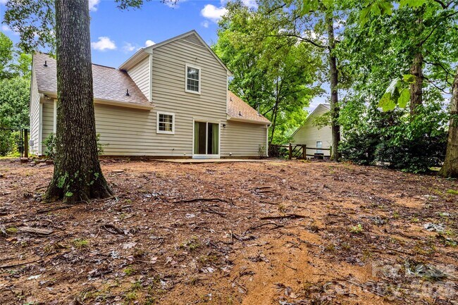 Building Photo - 697 Rebecca Jane Dr