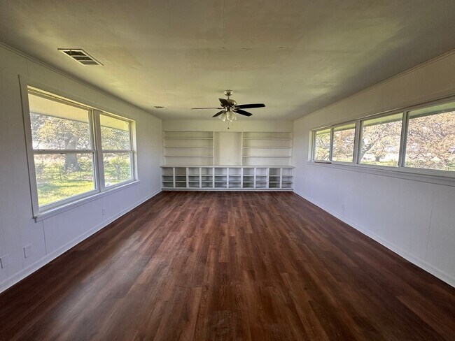 Building Photo - 850 County Road 218,