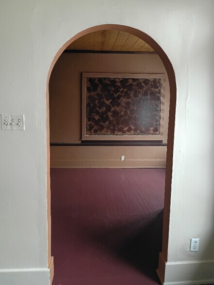 Building Photo - 613 S Ankeny Ave