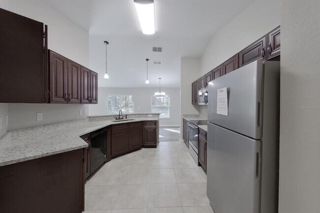 Building Photo - 820 Marion Oaks Manor