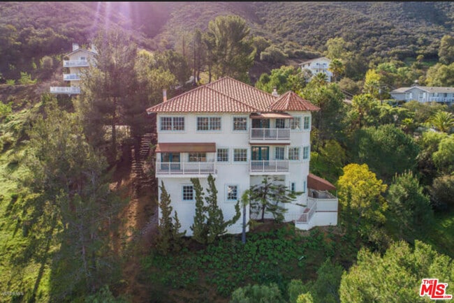 Primary Photo - 456 S McKnight Rd