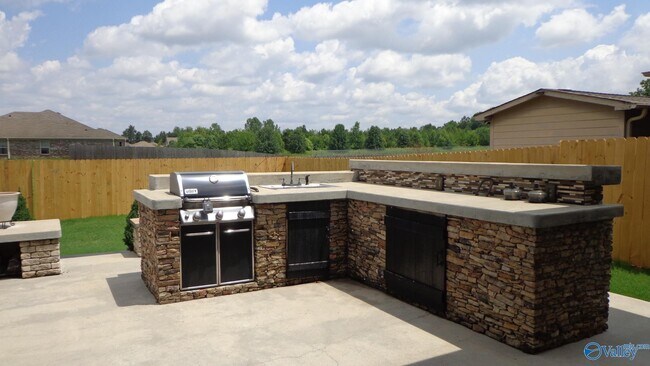 Building Photo - 2444 Bell Manor Dr SW