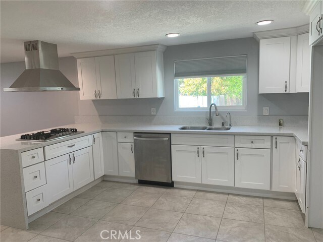 Building Photo - 417 S Flower St