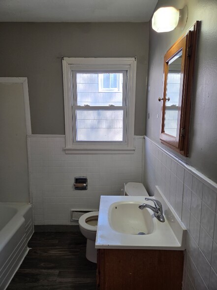 Building Photo - 5907 Jackson Ave