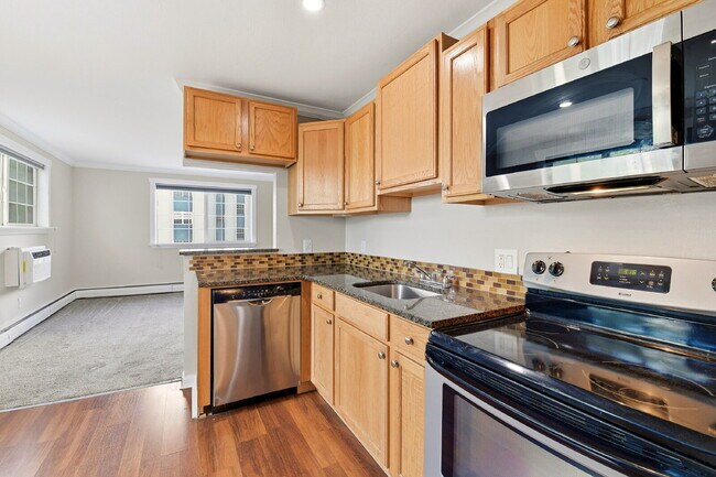 Building Photo - $1,220.95 with $300 off the first month's rent, 1 Bed - 1 Bath, Condo in Denver with Onsite Laundry!