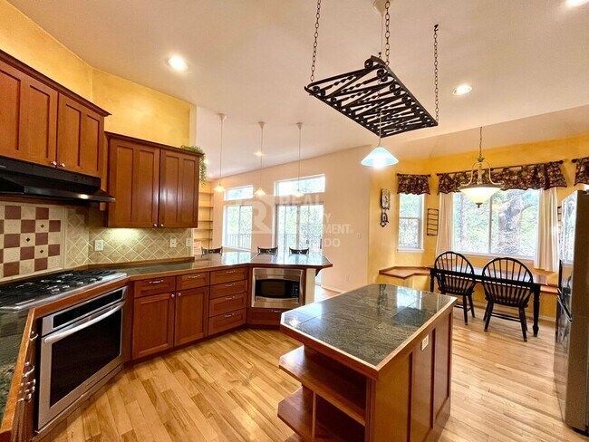 Building Photo - 1550 Capadaro Ct