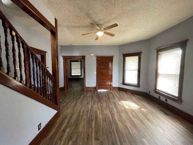 Building Photo - 3 bed 1 bath, country character and historic charm, Large shop, upstairs bonus room ,lots of uniq...