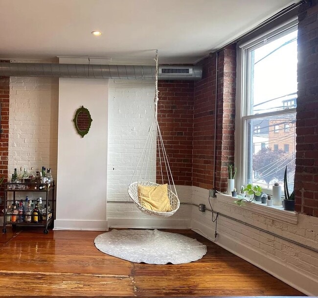Building Photo - Beautiful 1-Bedroom Apartment in the Heart of Northern Liberties! Available mid-June!