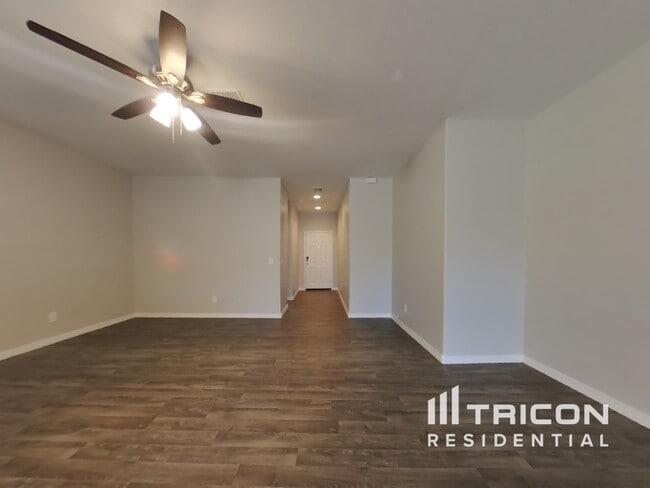 Building Photo - 38169 W Vera Cruz Dr