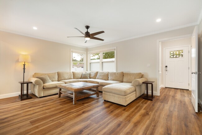 Building Photo - 165 Byrne Ave