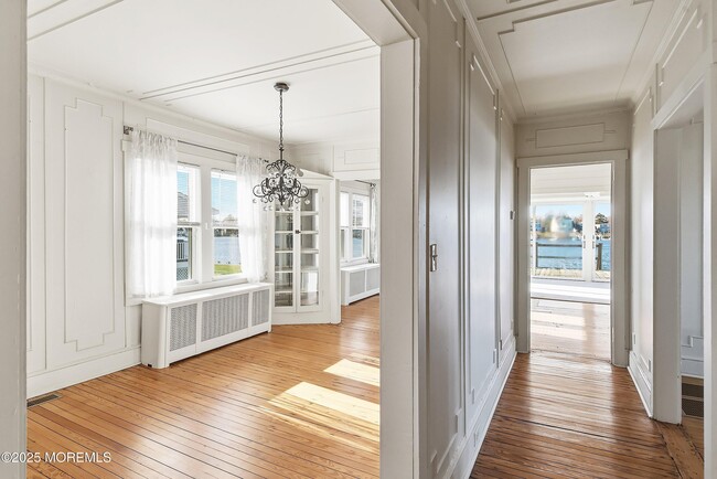 Building Photo - 5 Marine Pl