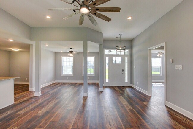 Building Photo - 133 Riverbend Dr