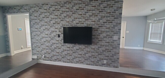 Building Photo - 1401 Carnsmore Dr