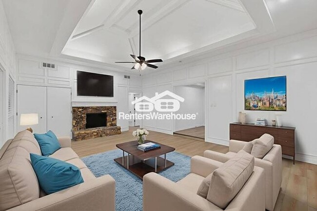Building Photo - MOVE IN READY COMPLETELY UPDATED - 3BED/2B...
