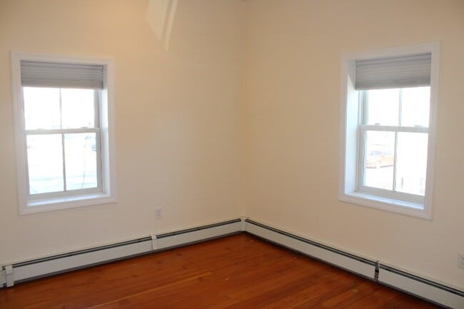 Building Photo - 96 Middle St