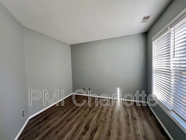 Building Photo - 1316 Emory Ln NW
