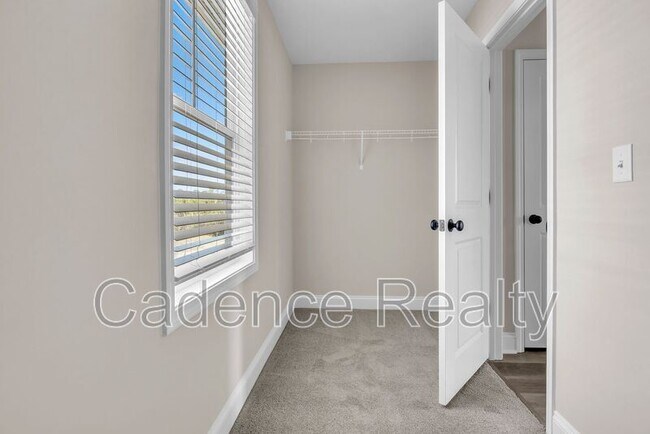 Building Photo - 1625 Grey Cliff Run