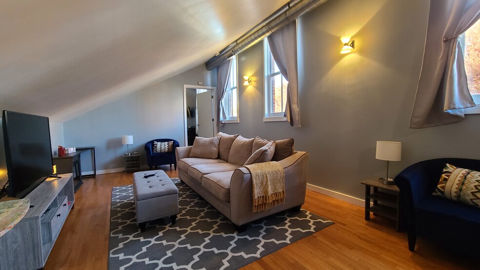 Living Room - 2903 Wisconsin Ave