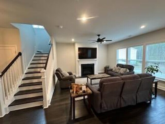 Building Photo - 275 Malind Bluff Dr
