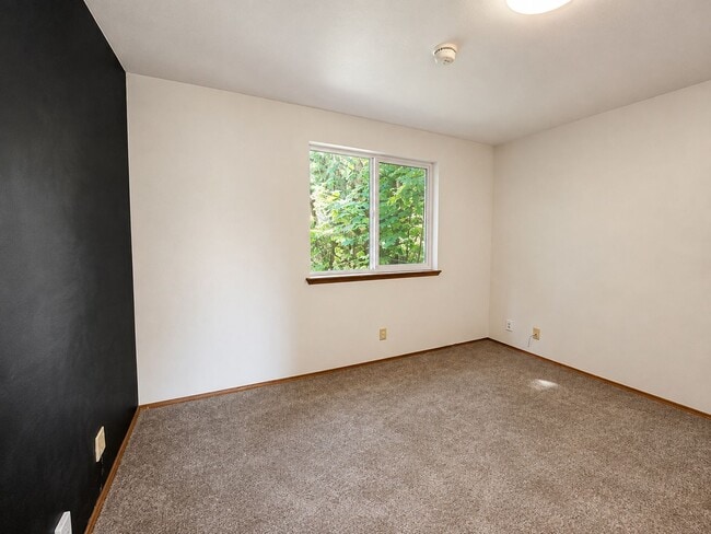 Building Photo - 1817 NW Mulholland Blvd