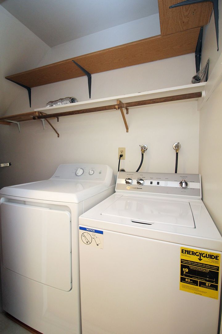 Building Photo - 8122-8122 SW 31st Ave