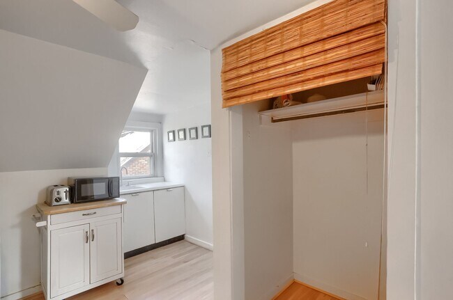 Building Photo - 3409 Portola Ave