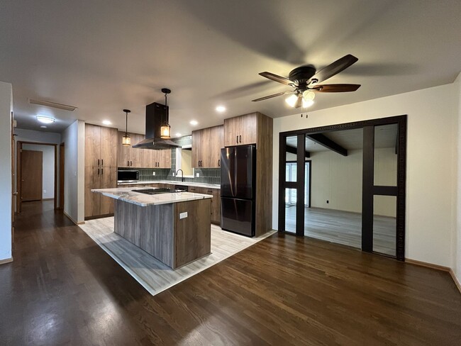 Building Photo - Beautiful 3-Bedroom West Linn Home with Bonus Room, Updated Kitchen and Large Fenced Yard