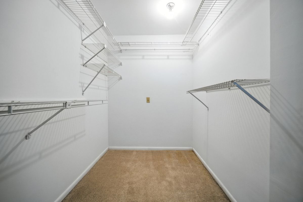Building Photo - 2205 Henley Rd