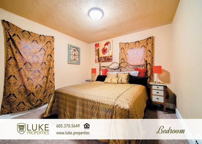 Building Photo - 803 1/2 S Main Ave-