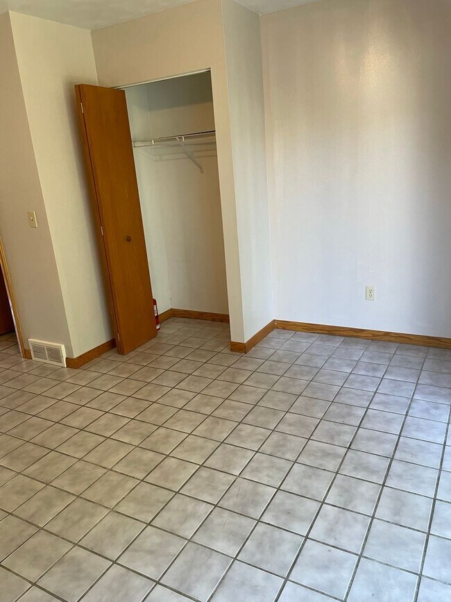 Building Photo - 3140 W 40th St