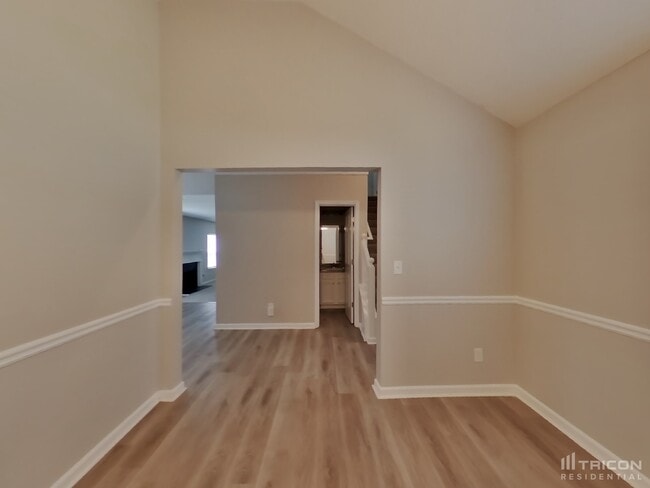 Building Photo - 2075 Mulberry Ln