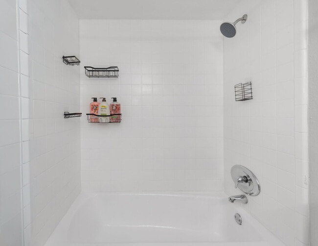 Building Photo - 4307 W Kennedy Blvd