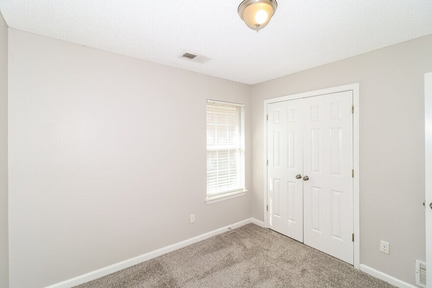 Building Photo - 7096 Lagrange Hill Dr