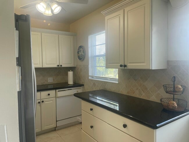 Building Photo - 243 Suffolk F