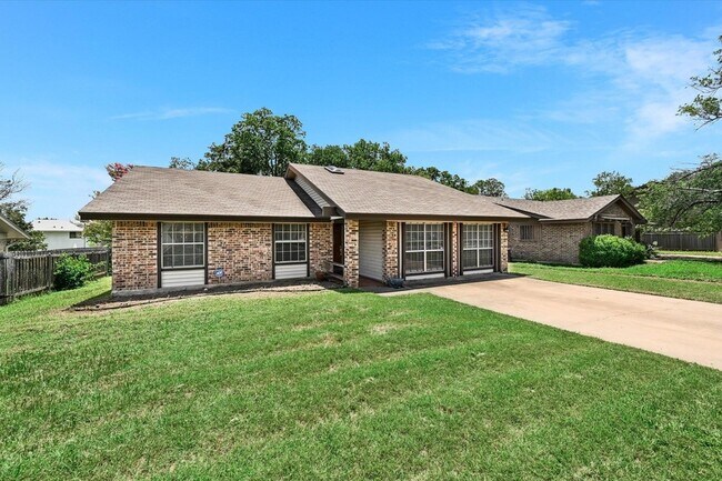 Building Photo - 6509 Skycrest Dr