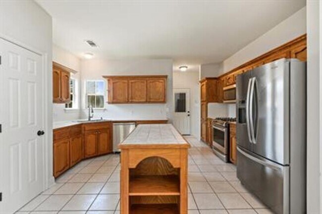 Building Photo - 10753 Fernbrook Ave