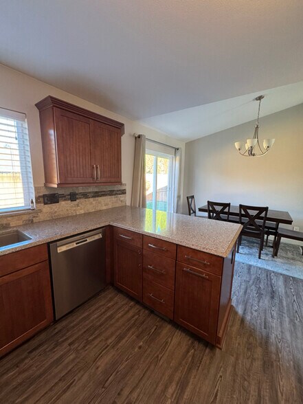 Building Photo - 12612 NE 45th Cir